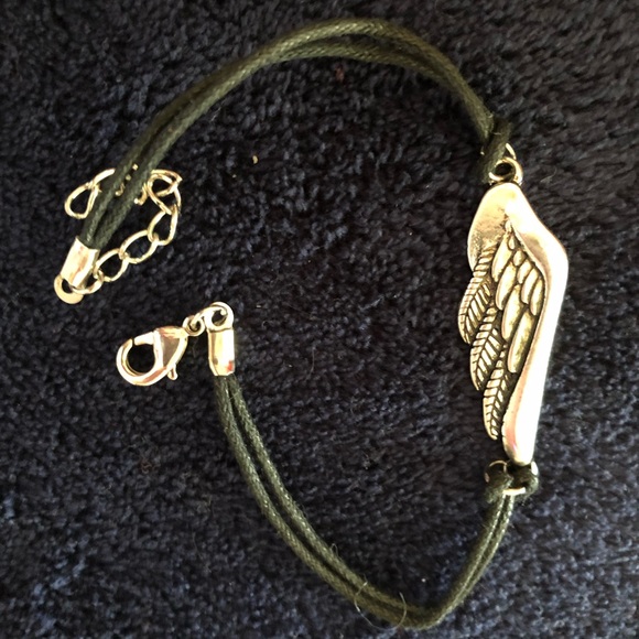 Bracelets - Picture 4 of 7